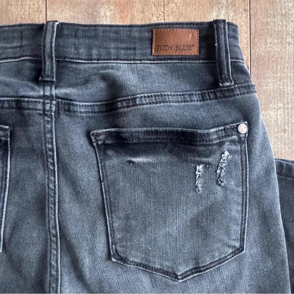 Judy Blue Skinny Fit Capri High Rise Distressed Black Stretch Jeans Size 5/27 - Picture 8 of 9